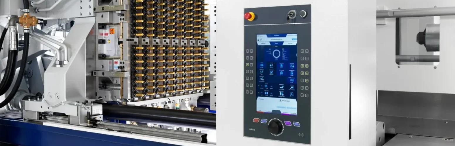 HMI integrated in injection molding machine