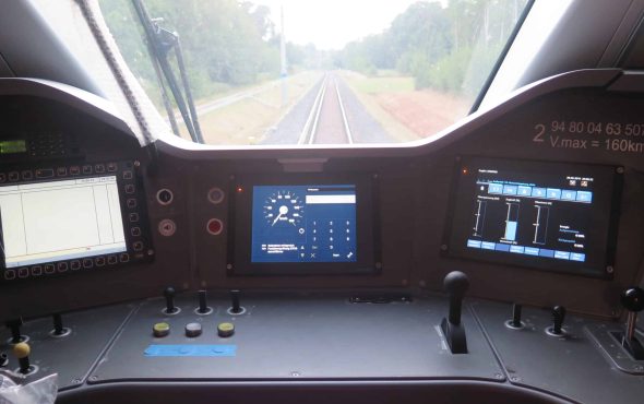 Hoffmann + Krippner - Touchpanel im Führerstand in der Bahntechnik