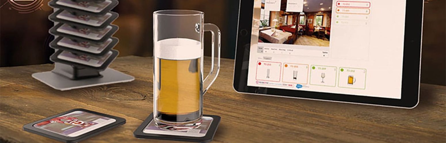 Bierglas auf einem intelligenten Bierdeckel